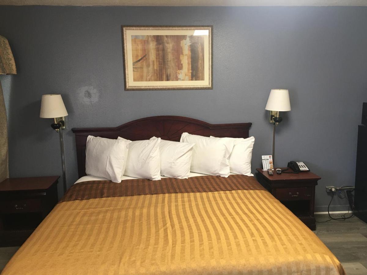 Garden Inn & Suites Нью Браунфелс Экстерьер фото